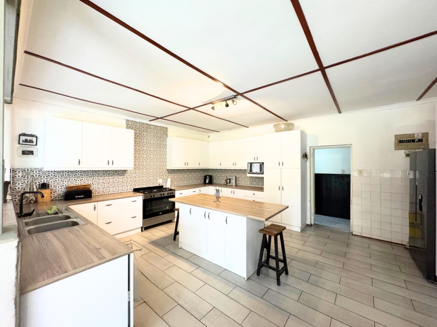 7 Bedroom Property for Sale in Wellington Central Western Cape
